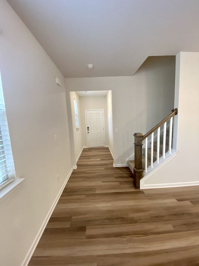 Building Photo - Beautiful 3BR/2.5BA Townhouse; Easy Access to I485 and Uptown