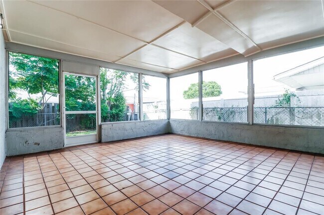 Building Photo - 7525 Foxbloom Dr