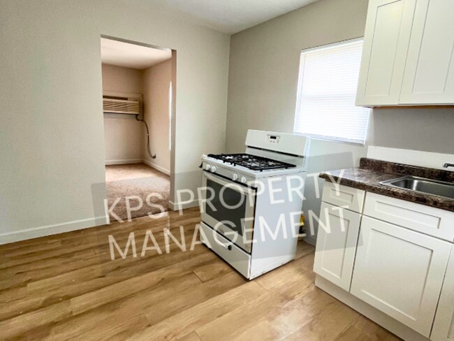 Building Photo - 665 S Kansas St