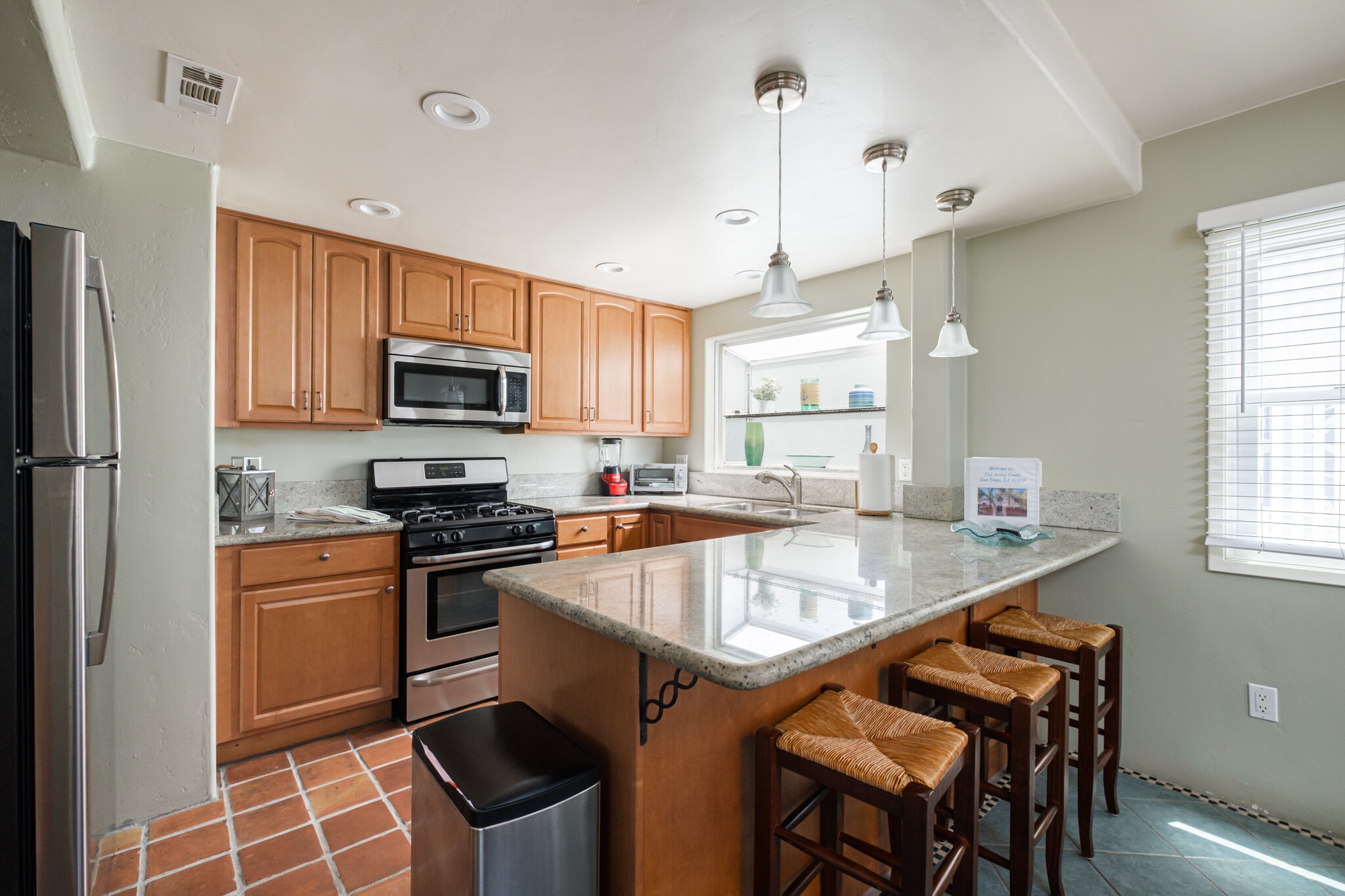 Building Photo - 732 Jersey Ct