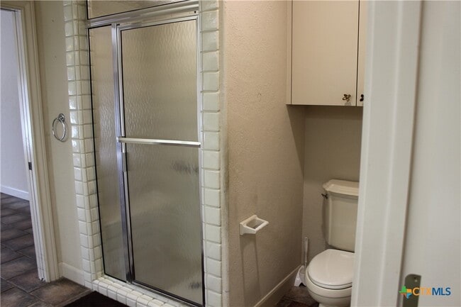 Building Photo - 6001 Country Club Dr