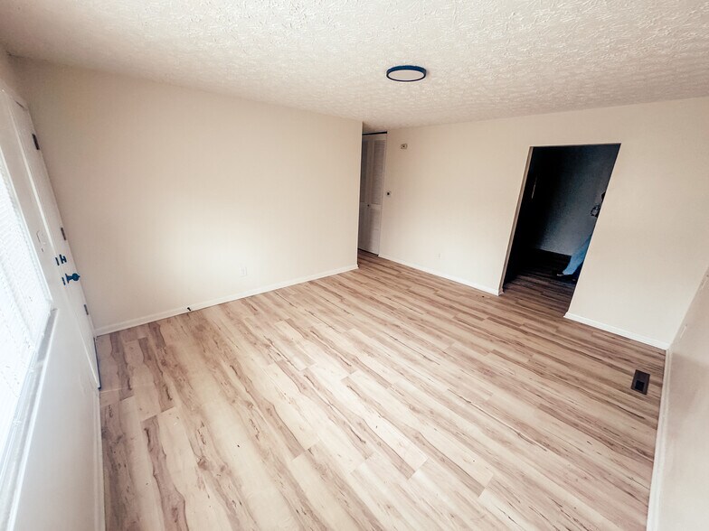 Building Photo - 1832 Kermit Ave