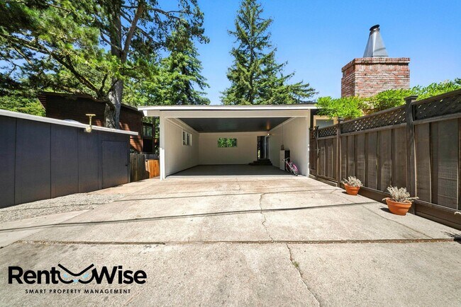 Building Photo - 14826 Skyline Blvd