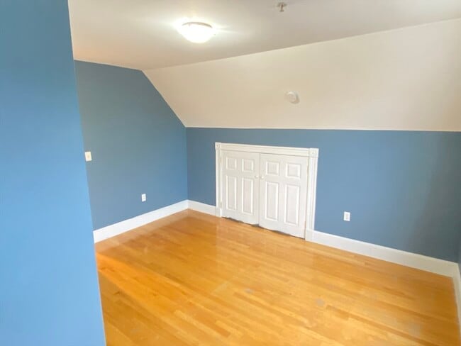 Building Photo - 99 Fellsway W