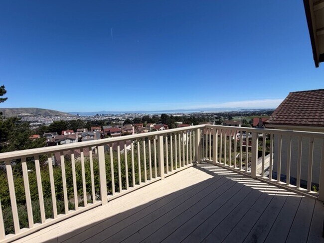 Building Photo - Gorgeous 4 Bed 3 bath