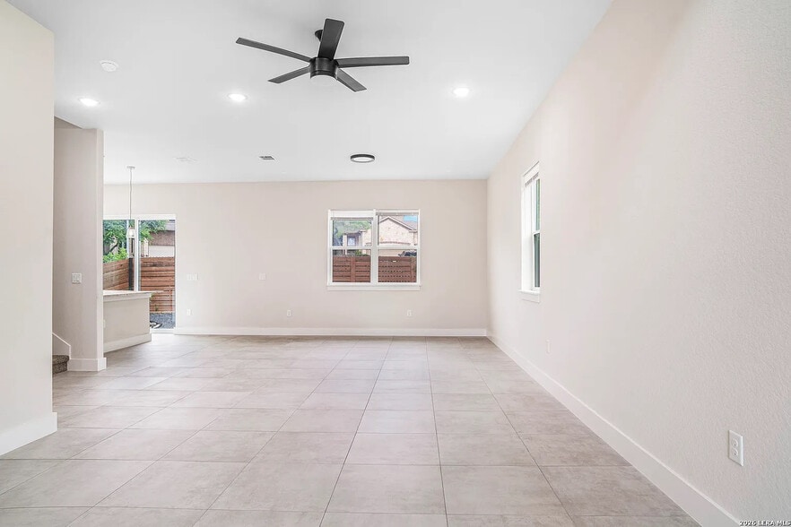 Building Photo - Room in House on Pharaoh Run