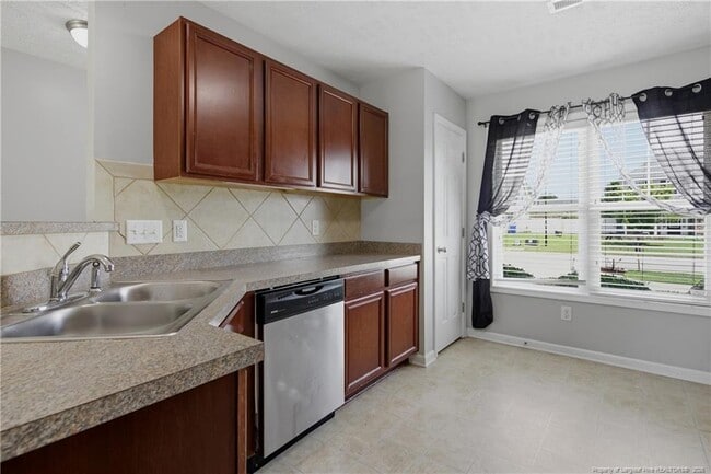 Building Photo - 142 Collinwood Dr
