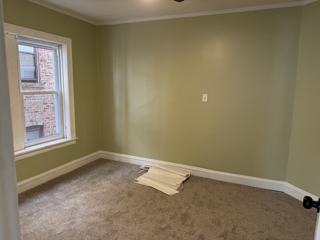 Building Photo - 6246 N Oakley Ave