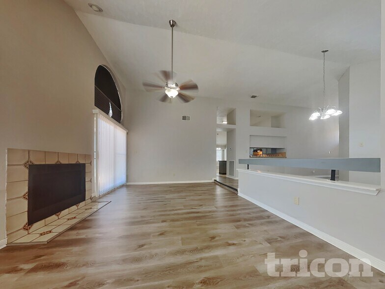 Building Photo - 8559 Spring Green Dr