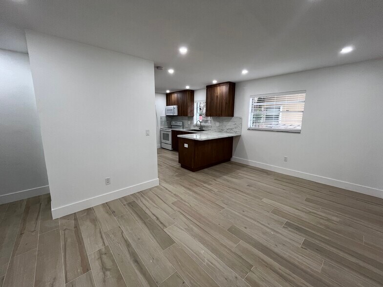 Building Photo - 108 Caribbean Ave