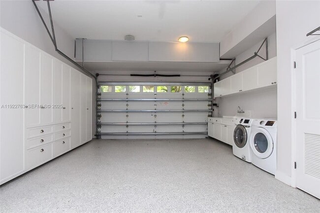 Building Photo - 1400 Alberca St