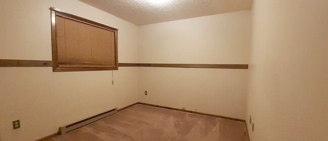 Building Photo - Wonderful 2 bed 1 bath Condo; 2-car garage.