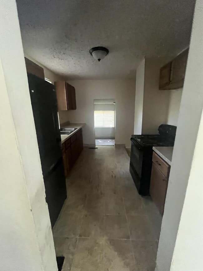 Building Photo - 2231 Delavan Dr