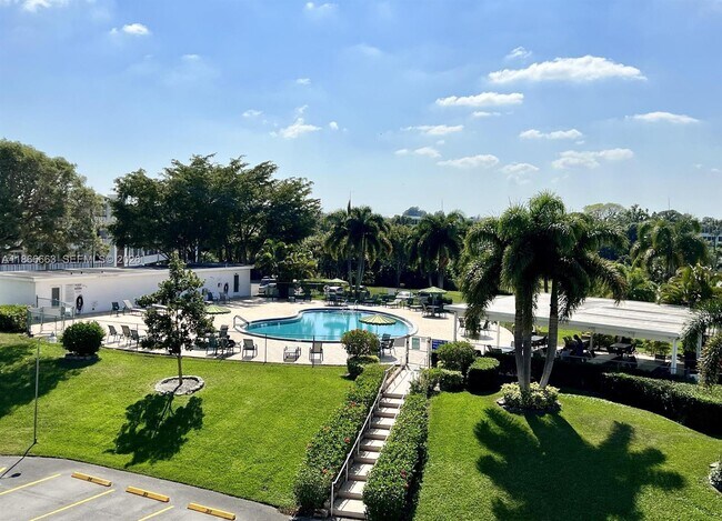 Building Photo - 202 Canterbury I