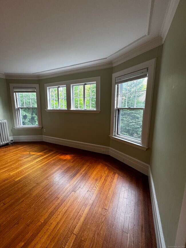 Building Photo - 809 Whitney Ave