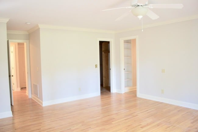 Building Photo - 940 St Andrews Dr