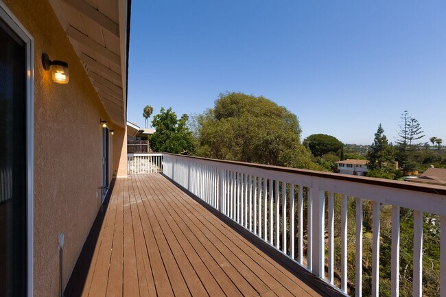 Building Photo - Beautiful House on Manhasset! Great Views! (Lease out, pending signatures. Check back in a few da...