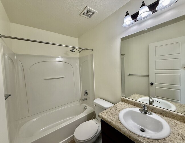 Building Photo - 722 S Willow Park Dr