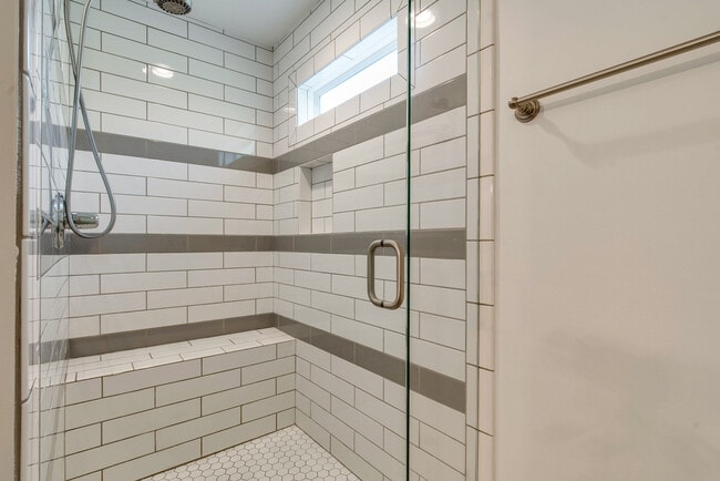 Building Photo - 336 Vivelle Ave