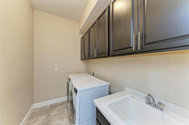 Building Photo - 4789 Vasca Dr