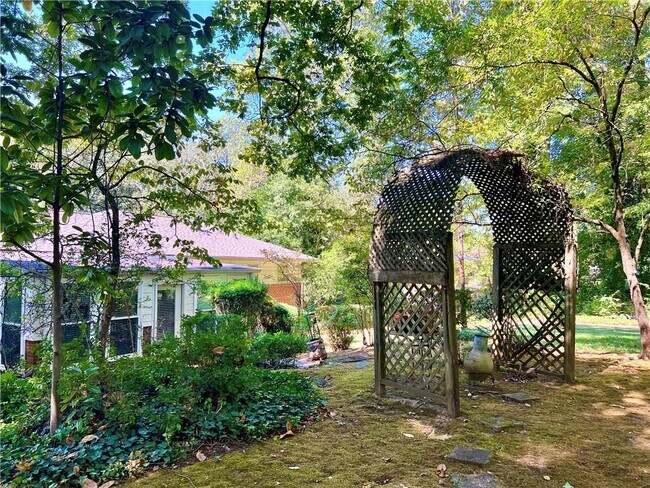 Building Photo - 2560 Wood Valley Dr