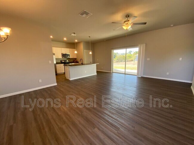 Building Photo - 2497 Cortland Ave