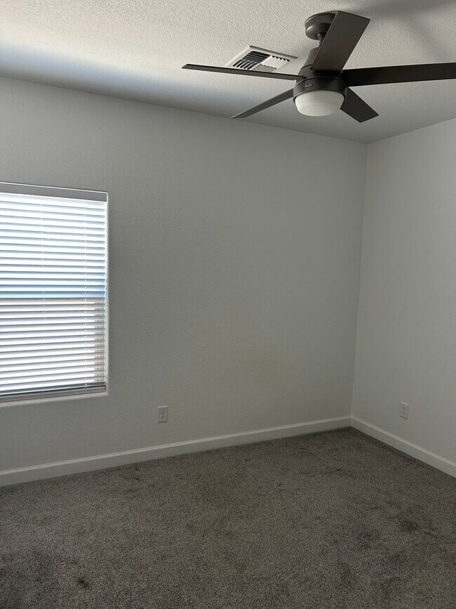 Building Photo - 3527 S Ostrich Dr