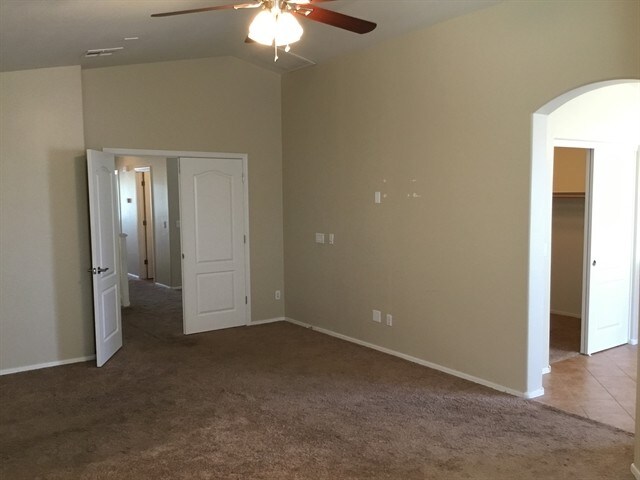 Building Photo - 6208 S 52nd Dr