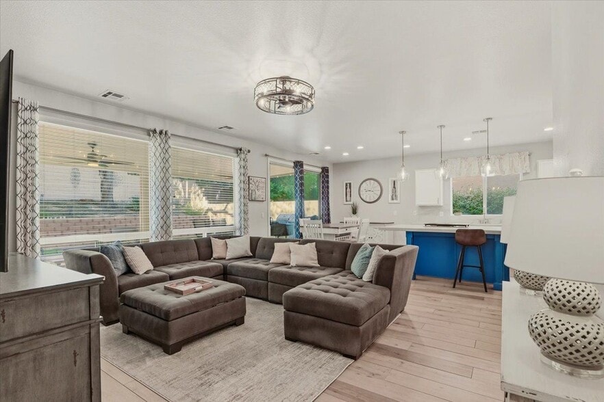 Building Photo - 11744 Via Vera Cruz Ct