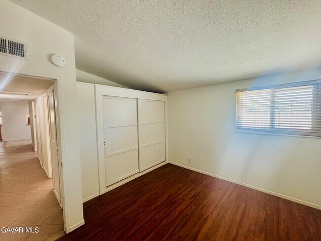 Building Photo - 38416 Pond Ave