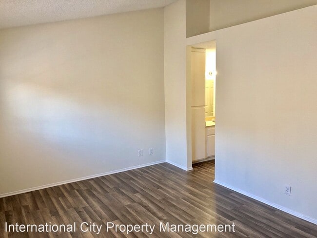 Building Photo - 1048 Newport Ave