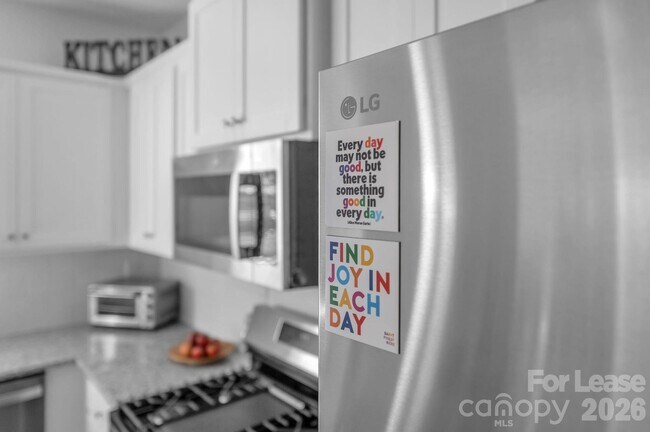 Building Photo - 1940 Highland Park Dr