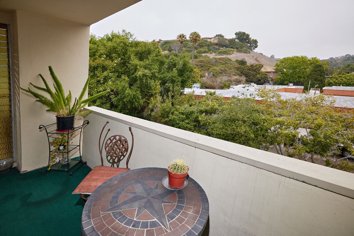 Building Photo - 2510 Torrey Pines Rd