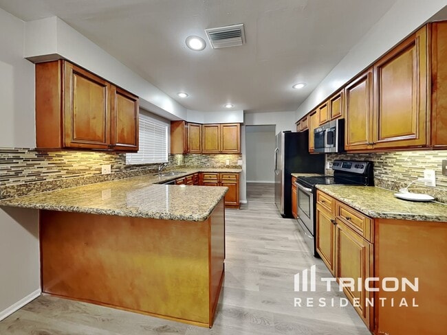Building Photo - 15130 Heathridge Dr