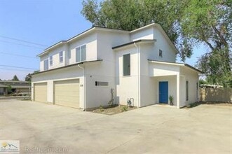 Building Photo - 2320 S Phillippi St