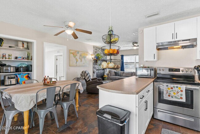 Building Photo - 808 Forestdale Ave