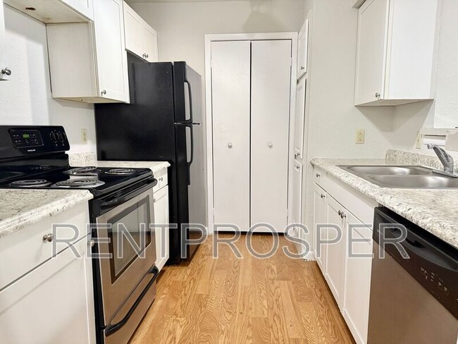 Building Photo - 4301 Lizshire Ln