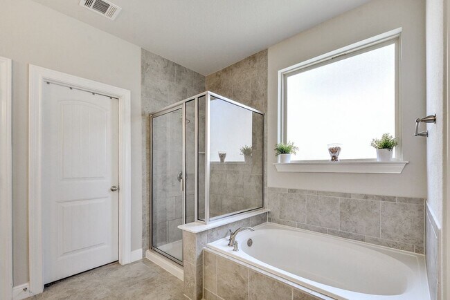 Building Photo - 5813 Viejo Dr