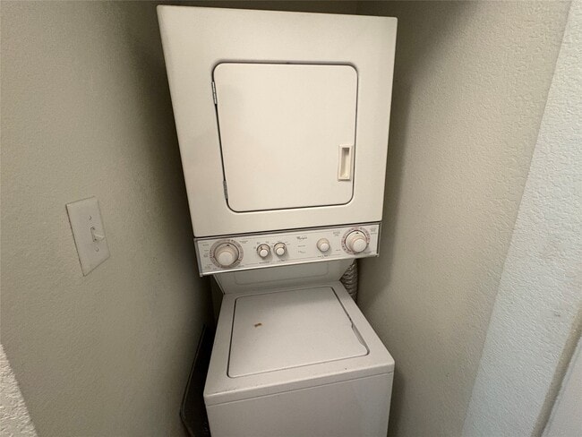 Building Photo - 6722 Underhill St