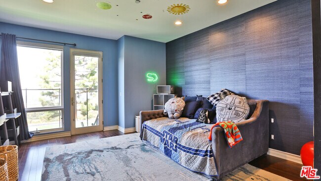 Building Photo - 14445 Mulholland Dr