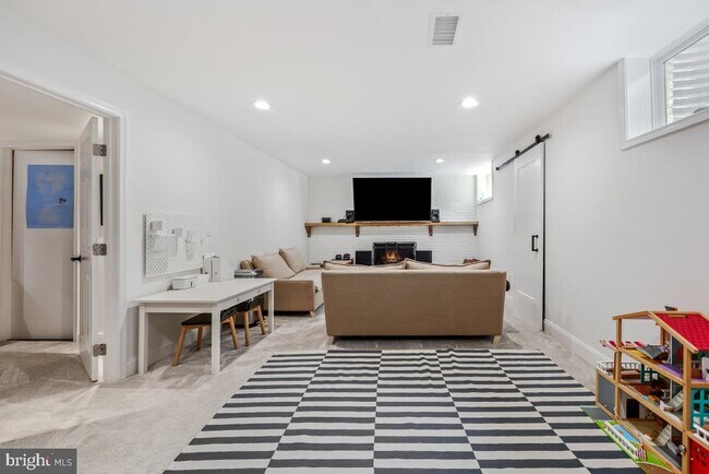 Building Photo - 11705 Admirals Ct