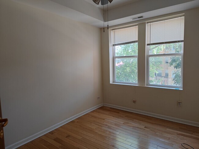 Building Photo - 4904 N Springfield Ave