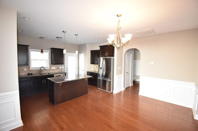 Building Photo - 4 Bedrooms and 2.5 Bath in Patriot Park Vi...