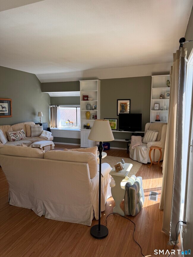 Building Photo - 235 Heritage Vlg