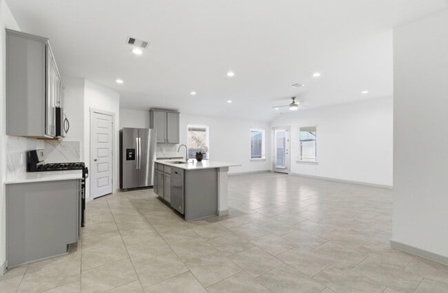Building Photo - 30034 Reagans Rnch Dr