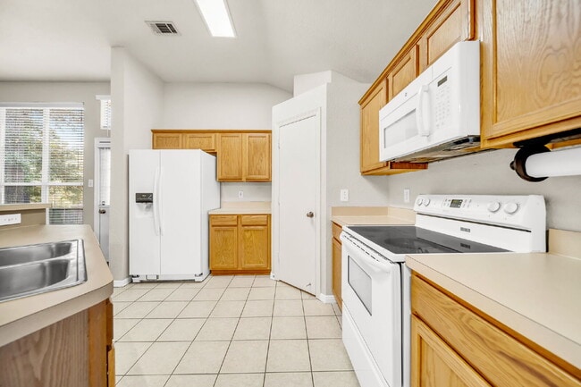 Building Photo - Well-maintained home located near Lake Conroe, offering the perfect balance of comfort & convenie...