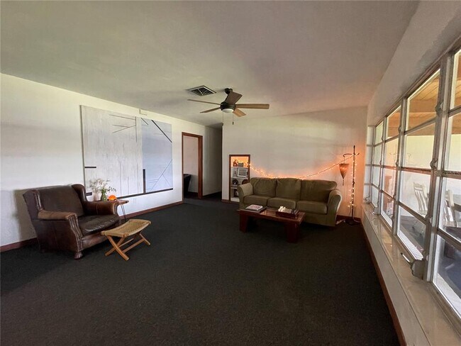 Building Photo - 879 S Terrace Dr