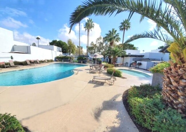 Building Photo - Scottsdale