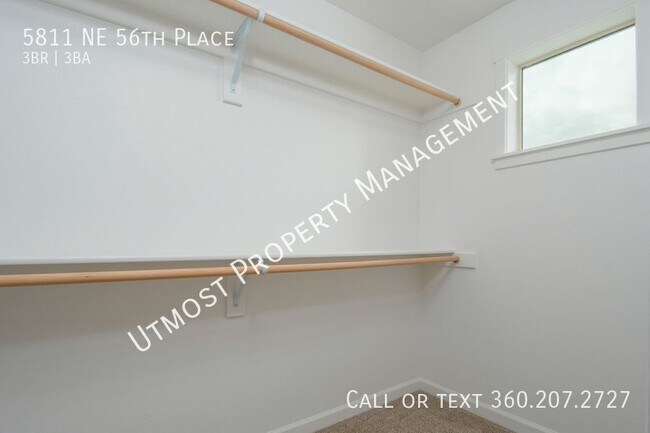 Building Photo - 5811 NE 56th Pl
