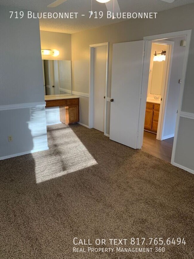 Building Photo - 719 Bluebonnet Dr